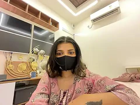 MaYaa__11 on StripChat 