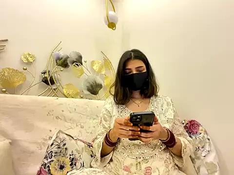 MaYaa__11 on StripChat 