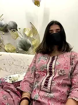 MaYaa__11 on StripChat 