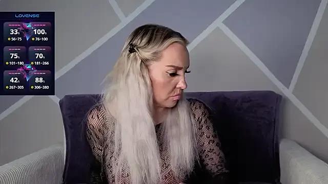 Freechat MIA-XXX on StripChat