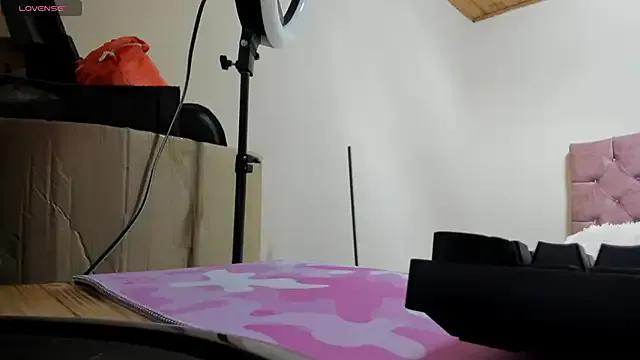 Freechat miaa_saenz1 on StripChat