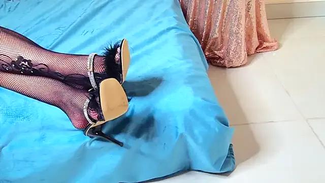 Mijou_Merlin — DIE HERRIN ZIEHT IHRE HEELS AUS