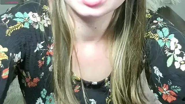 Mikki5P on StripChat 