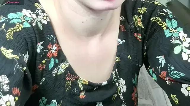 Mikki5P on StripChat 