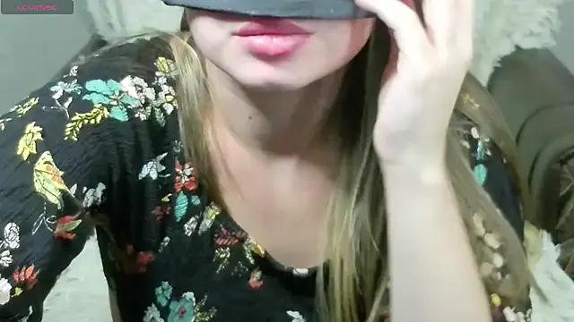 Mikki5P on StripChat 