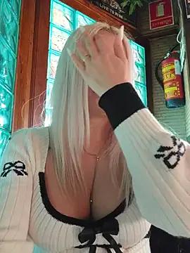 MILFBARBY — Make me squirt in public place