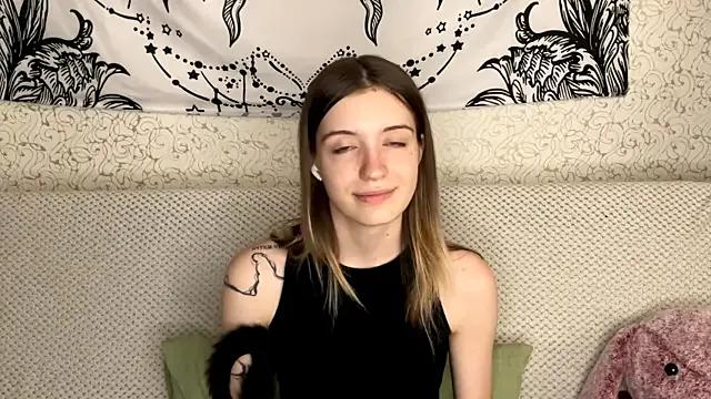 MiriamDongo — play with tongue on camera