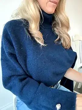 MrsMollyWilde — working from home.... Then new nails!!!