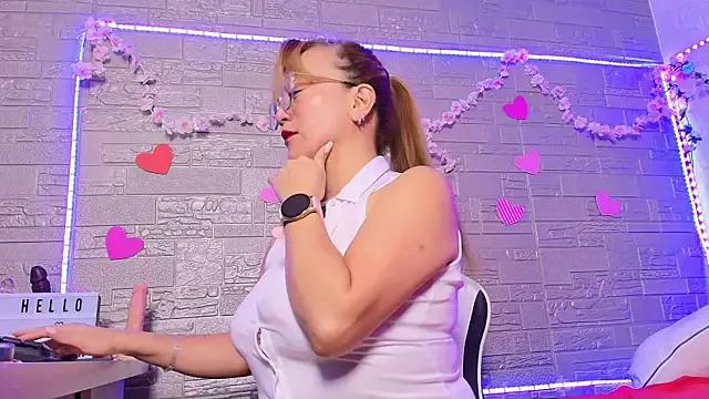 Freechat naomi_diamond_ on StripChat