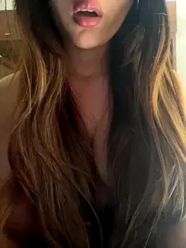 Freechat Queen_Shanuu on StripChat