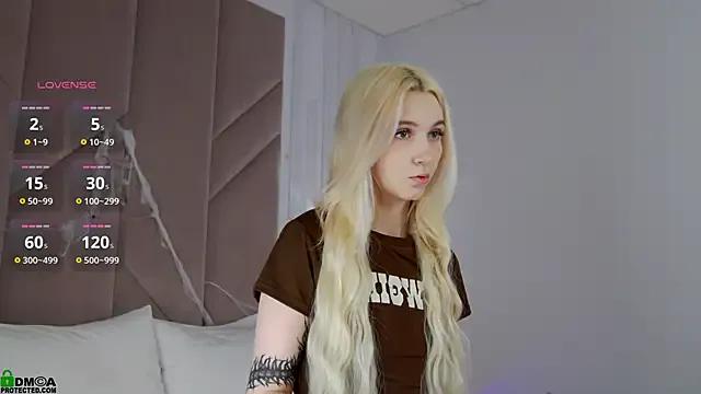 SaraHearts on StripChat 