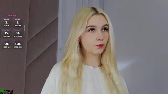 SaraHearts on StripChat 