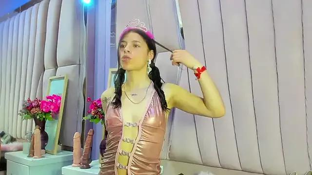 Freechat Sasha_Petitte on StripChat