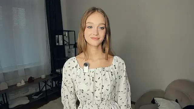 SerrenaAa on StripChat 