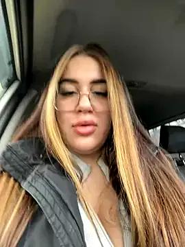 Freechat VikiDemini on StripChat