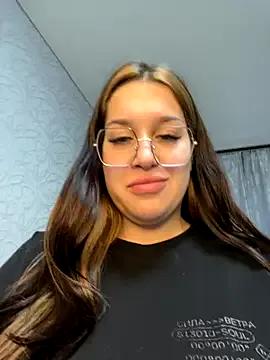 Freechat VikiDemini on StripChat