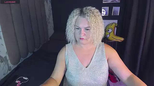 Freechat YolandaKiss on StripChat